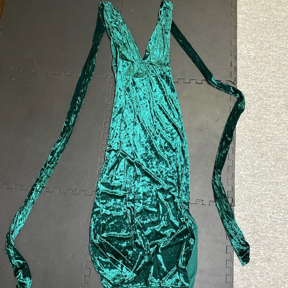 Velvet dress with long straps that can be tied for many different looks